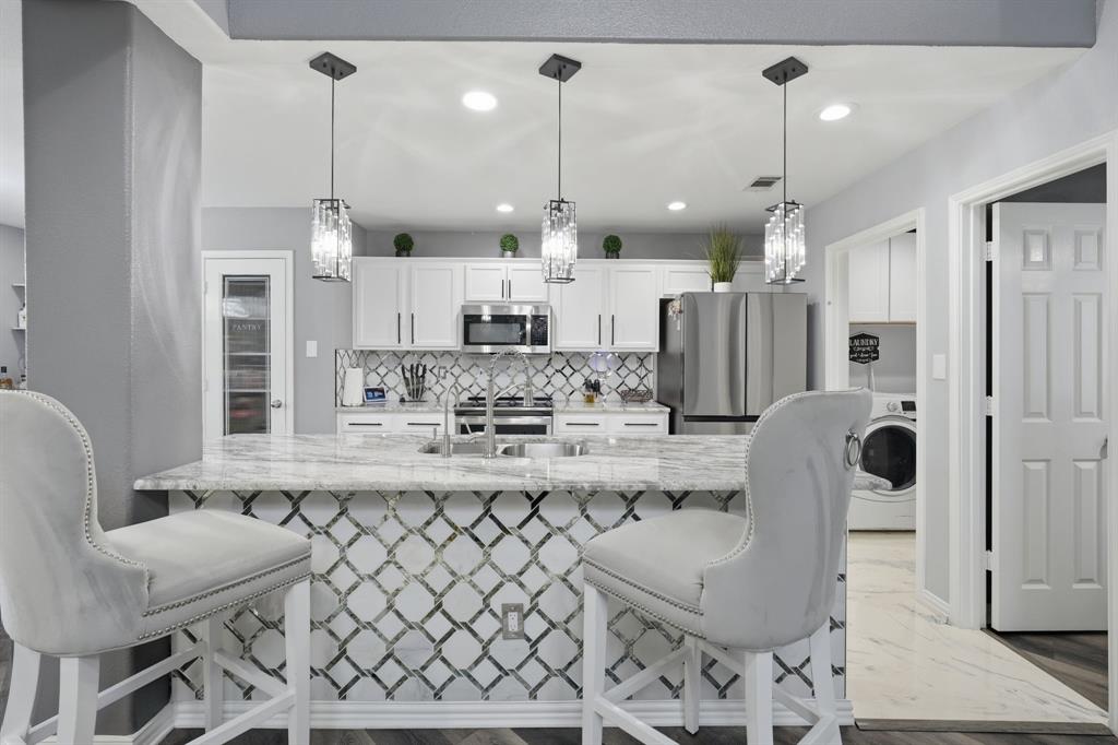 8342 Timberbrook Lane Dallas, TX 75249 - Photo 10 of 39 Gallery Image 10