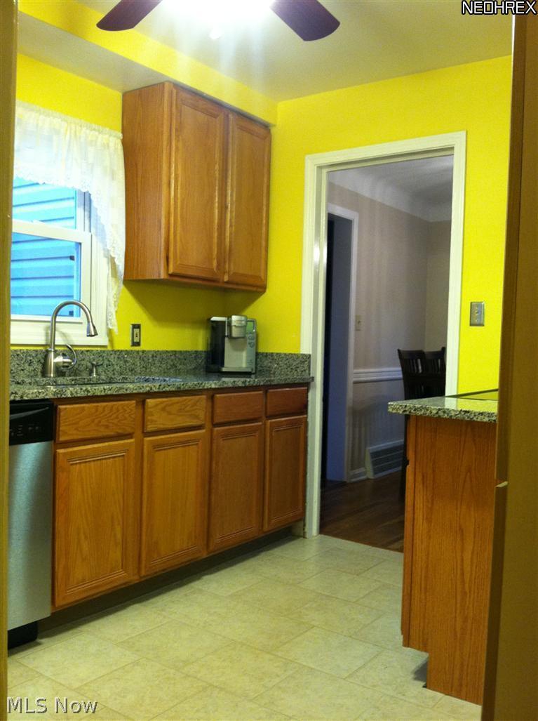 4839 Westbourne Road Cleveland, OH 44124 - Photo 7 of 17 Newly Renovated Kitchen