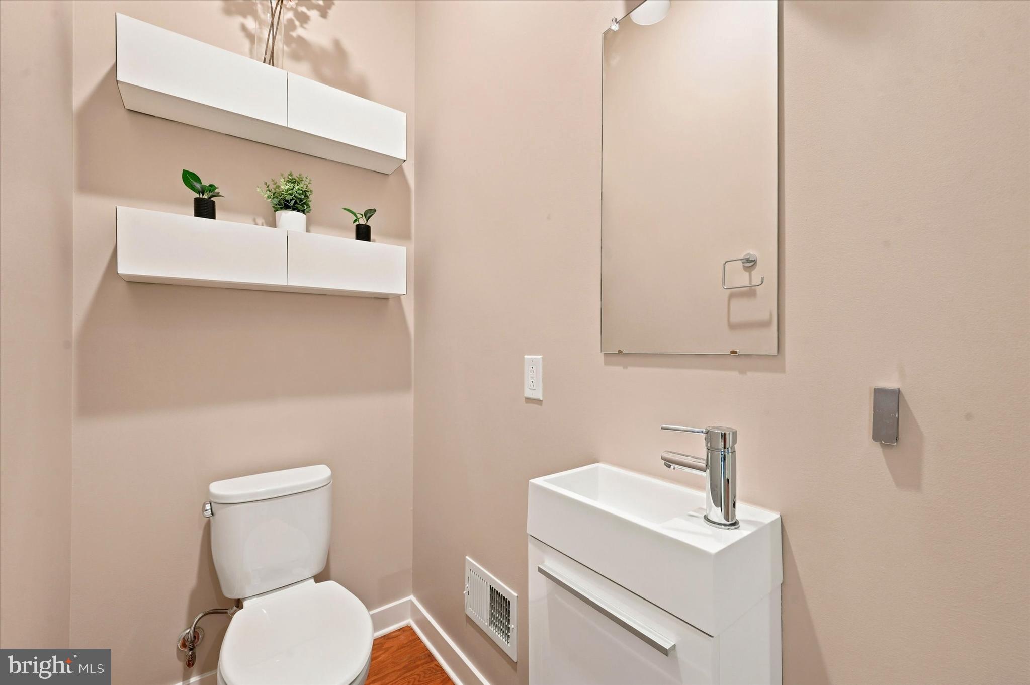 4561 Riverside Way Philadelphia, PA 19127 - Photo 7 of 38