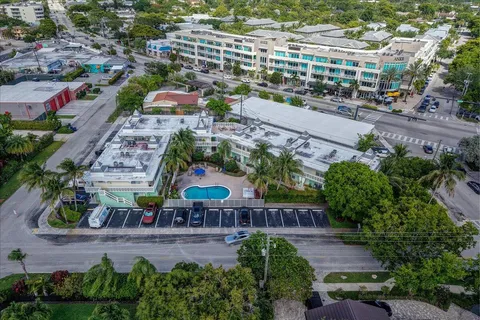 $220,000 | 2124 Northeast 5th Avenue, Unit 212, Wilton Manors, FL 33305