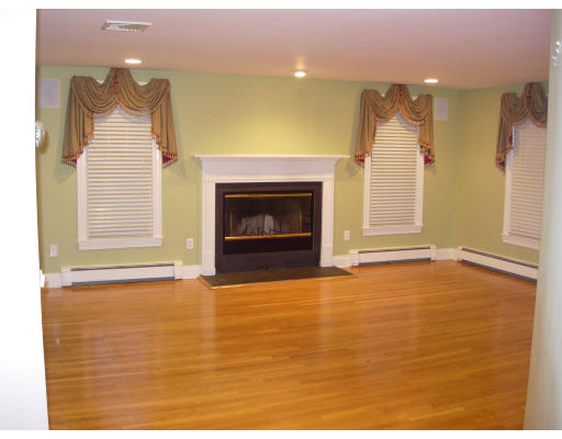 24 Smith Street, Unit 31 ENSIGN R Needham, MA 02492 - Photo 4 of 8 Gallery Image 4