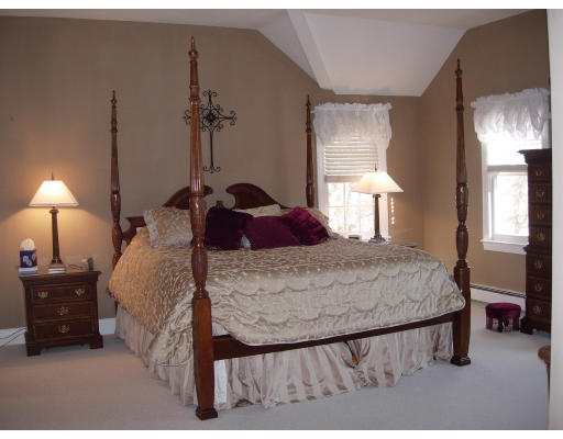 24 Smith Street, Unit 31 ENSIGN R Needham, MA 02492 - Photo 6 of 8 Gallery Image 6