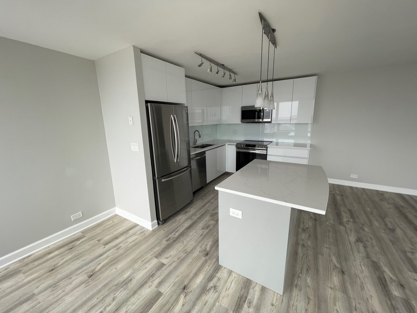 655 West Irving Park Road, Unit 3313 Chicago, IL 60613 - Photo 10 of 26