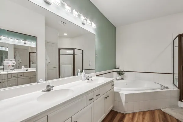 $484,900 | 14048 Waters Edge Trail, New Berlin, WI 53151