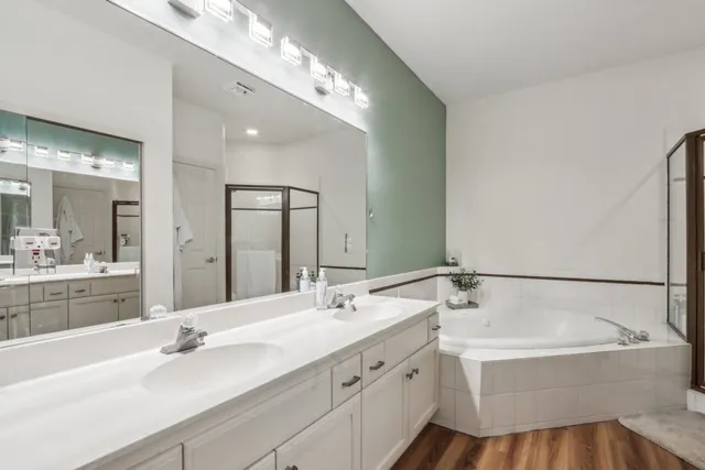 $489,900 | 14048 Waters Edge Trail, New Berlin, WI 53151