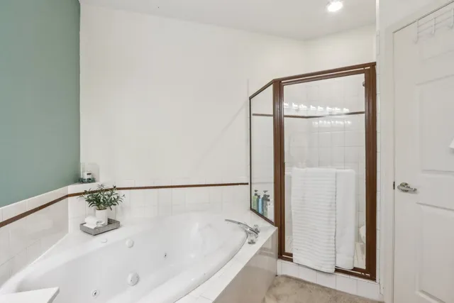 $489,900 | 14048 Waters Edge Trail, New Berlin, WI 53151