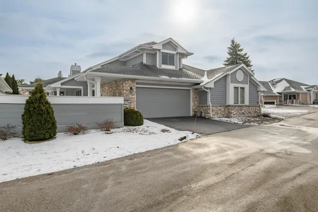 $489,900 | 14048 Waters Edge Trail, New Berlin, WI 53151
