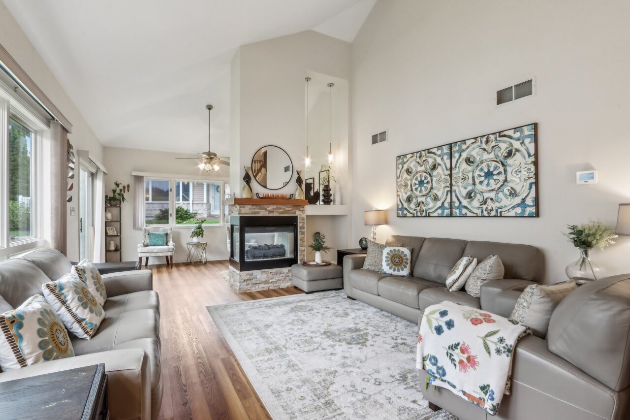 14048 Waters Edge Trail New Berlin, WI 53151 - Photo 3 of 34 Abundant Natural Light