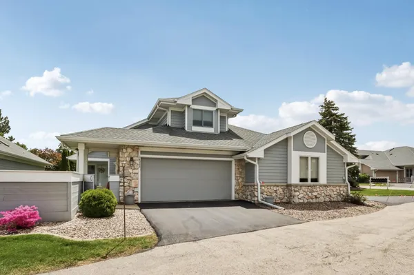 $484,900 | 14048 Waters Edge Trail, New Berlin, WI 53151