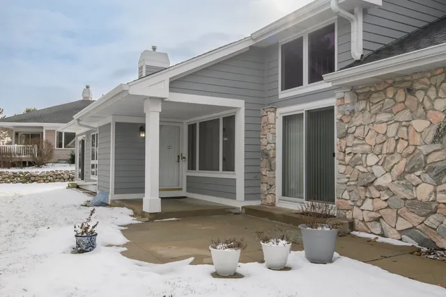 $489,900 | 14048 Waters Edge Trail, New Berlin, WI 53151