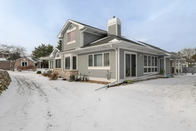 $489,900 | 14048 Waters Edge Trail, New Berlin, WI 53151