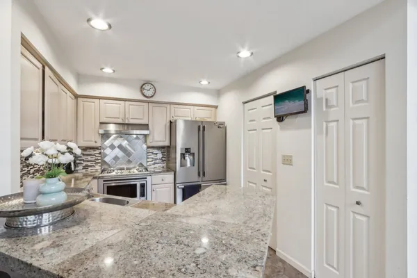 $484,900 | 14048 Waters Edge Trail, New Berlin, WI 53151