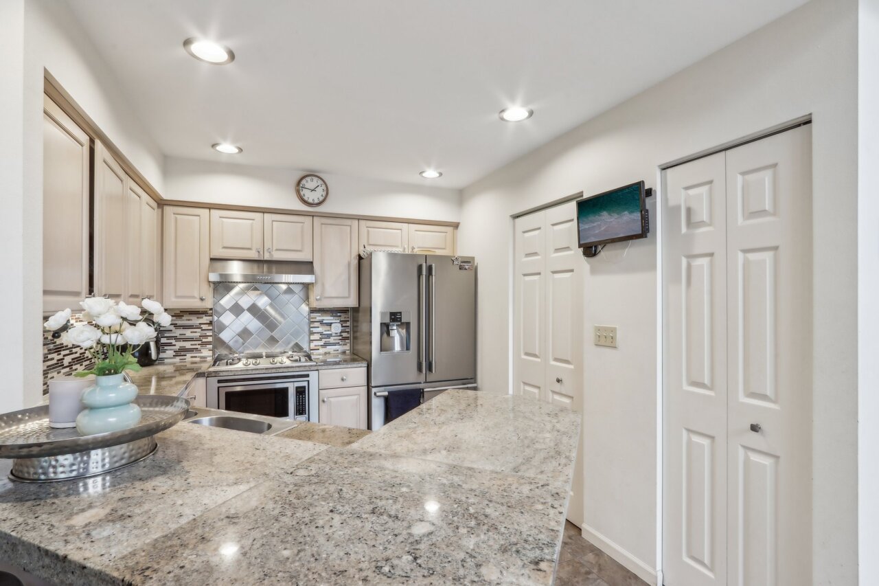 14048 Waters Edge Trail New Berlin, WI 53151 - Photo 9 of 34 Appliances Included