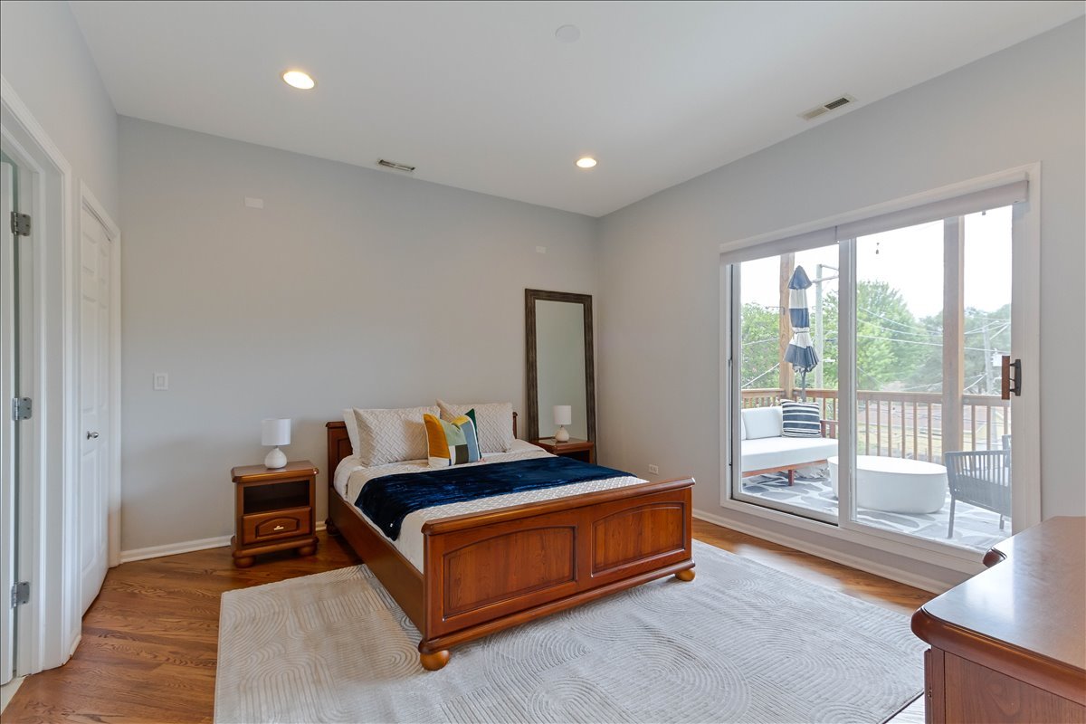 7028 North Ridge Boulevard, Unit 2S Chicago, IL 60645 - Photo 8 of 25