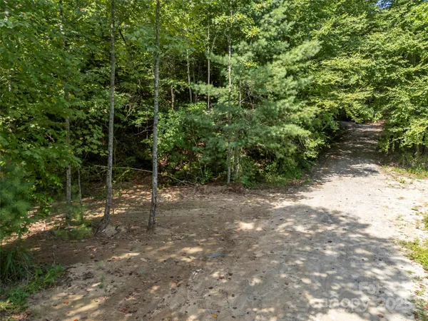 $575,000 | 1084 Old Howard Gap Road, Saluda, NC 28773