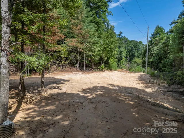 $675,000 | 1084 Old Howard Gap Road, Saluda, NC 28773