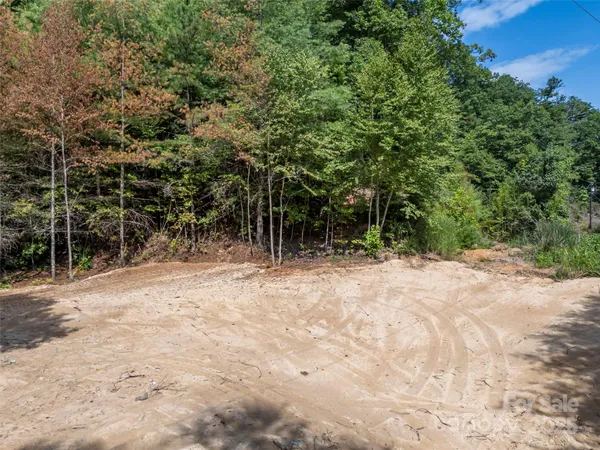 $575,000 | 1084 Old Howard Gap Road, Saluda, NC 28773