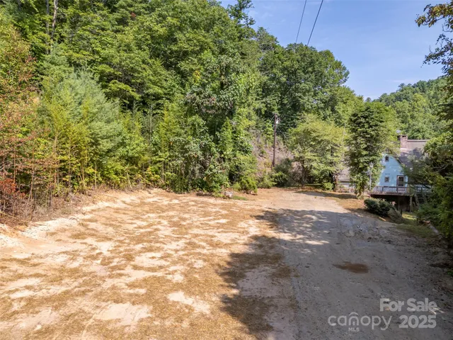 $675,000 | 1084 Old Howard Gap Road, Saluda, NC 28773