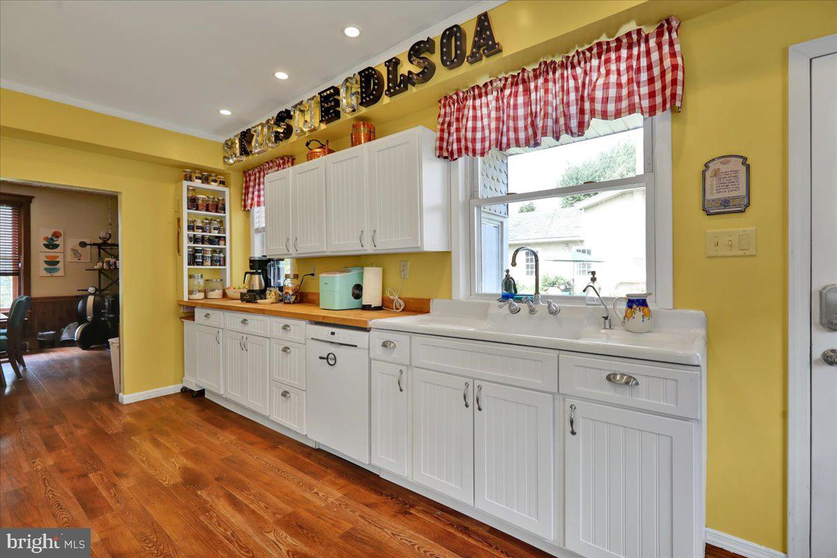 207 State Street Reading, PA 19607 - Photo 17 of 55 a spacious bathroom with a double vanity sink and a mirror