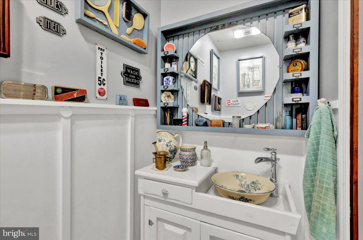 207 State Street Reading, PA 19607 - Photo 20 of 55 Powder Room on 1st Floor