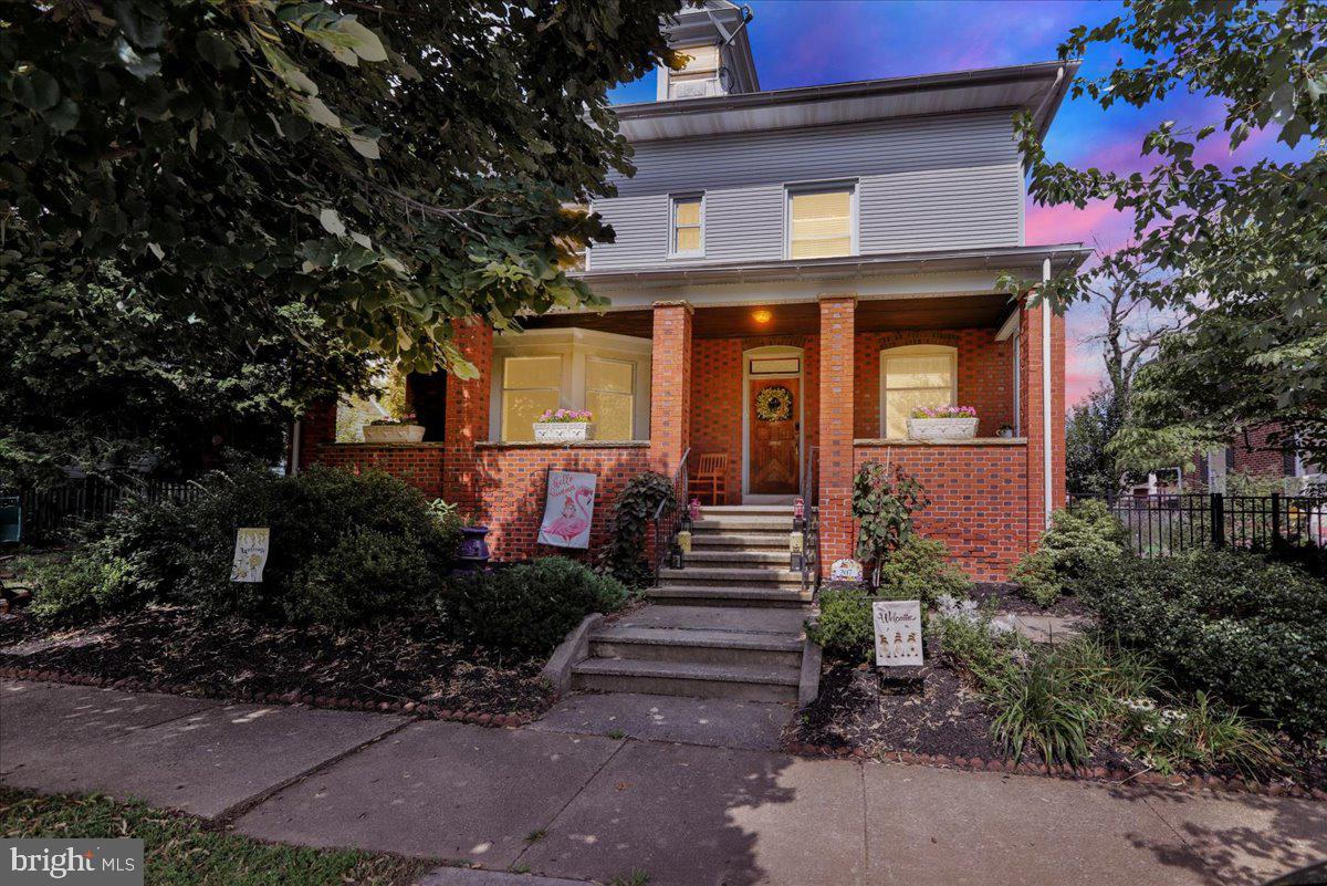 207 State Street Reading, PA 19607 - Photo 3 of 55 a front view of a house with garden