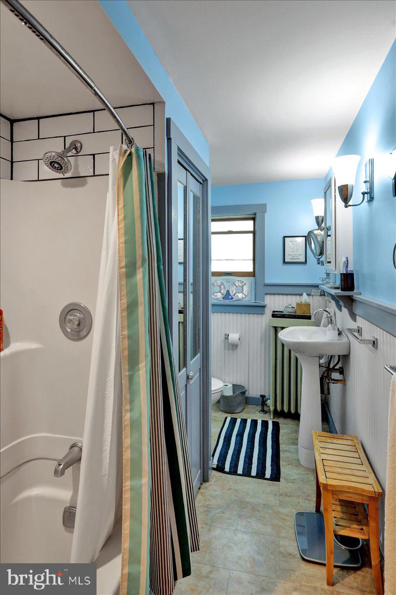 207 State Street Reading, PA 19607 - Photo 32 of 55 a bathroom with a sink a mirror and a bathtub