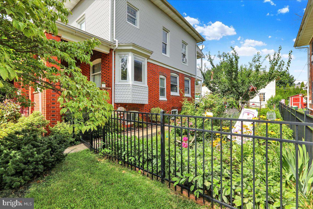 207 State Street Reading, PA 19607 - Photo 37 of 55 a view of a garden with a flower garden