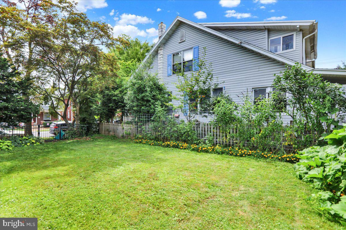207 State Street Reading, PA 19607 - Photo 39 of 55 a house is sitting in middle od the grass
