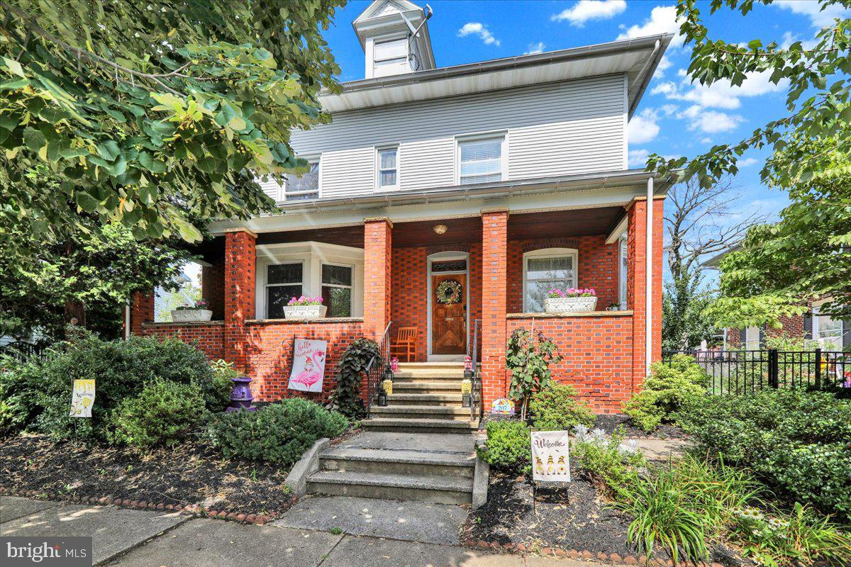 207 State Street Reading, PA 19607 - Photo 53 of 55 a front view of a house with garden