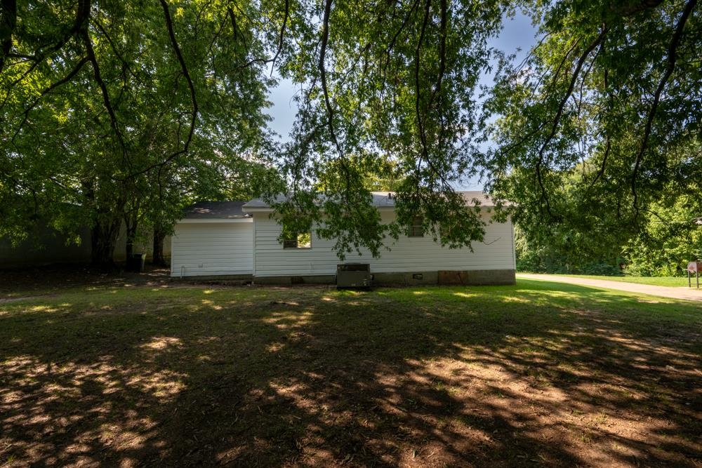211 Drake Avenue Ripley, TN 38063 - Photo 23 of 25 a backyard of a house