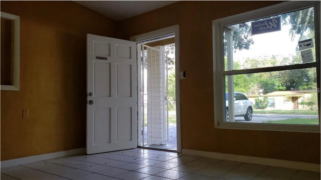 1102 Emeralda Road Orlando, FL 32808 - Photo 6 of 14