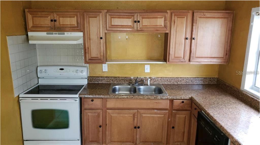 1102 Emeralda Road Orlando, FL 32808 - Photo 9 of 14