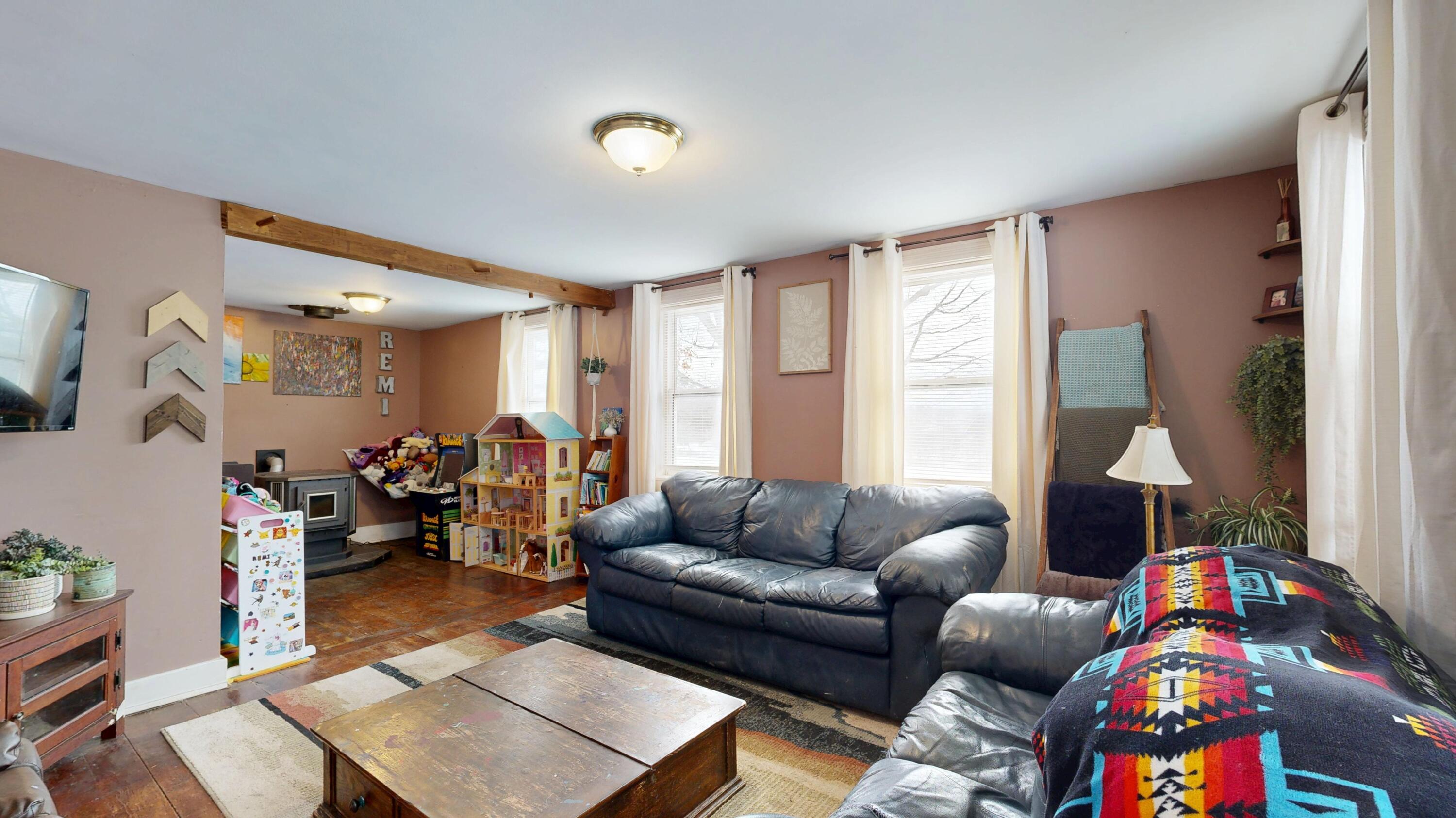3950 West River Road Sidney, ME 04330 - Photo 9 of 33 Living Room