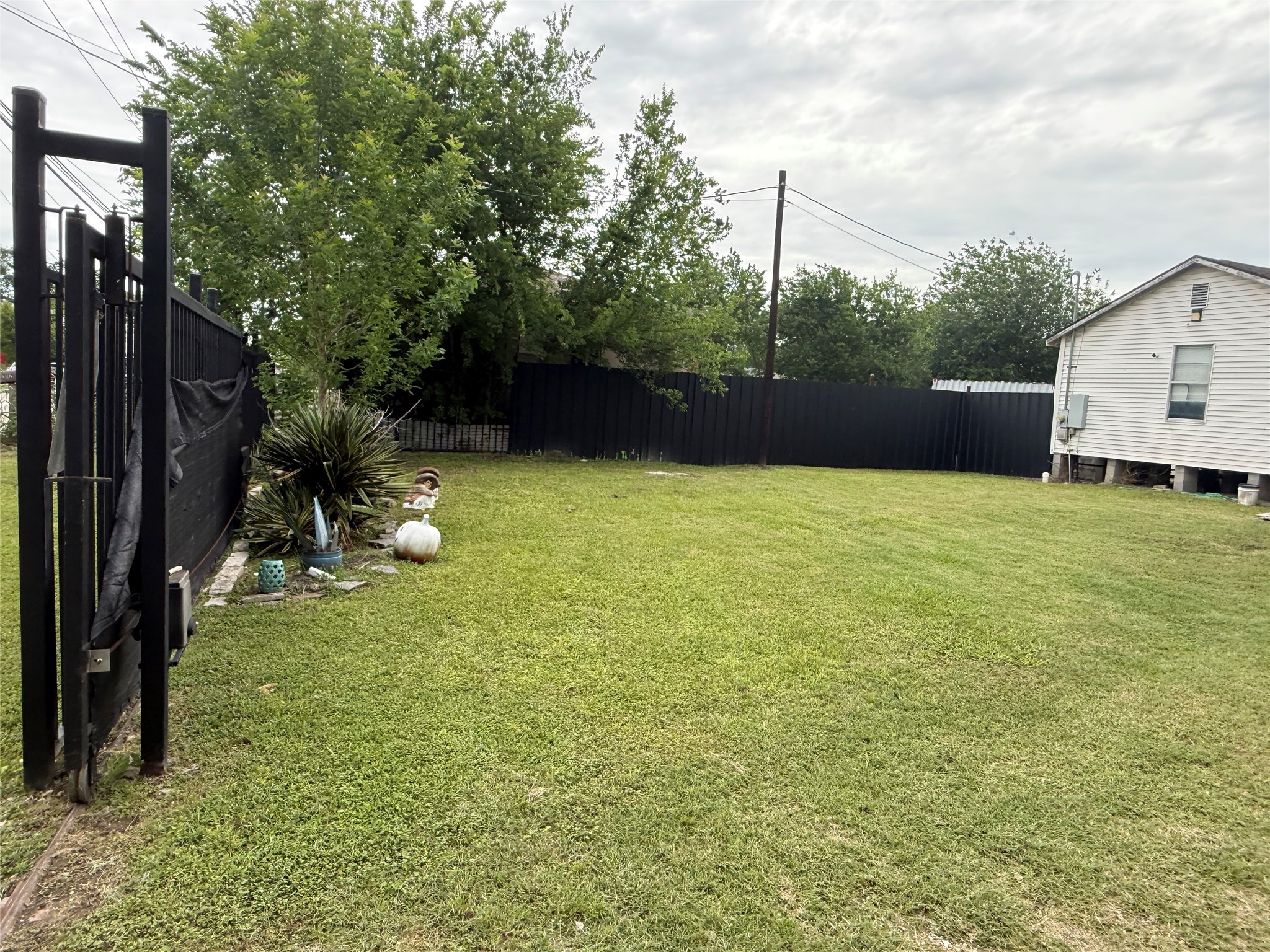 10338 Aldine Westfield Road Houston, TX 77093 - Photo 2 of 18