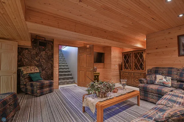 $289,900 | 429 West Bridge Avenue, Warren, MN 56762