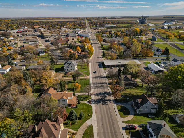 $289,900 | 429 West Bridge Avenue, Warren, MN 56762