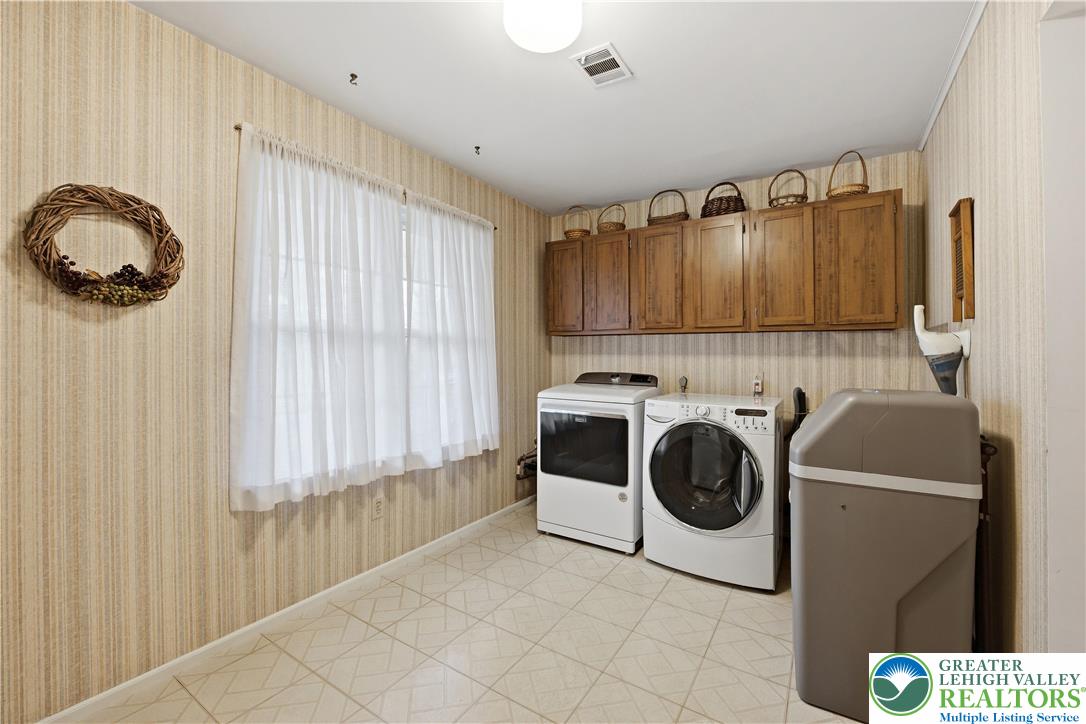 1700 Brandywine Road Allentown, PA 18104 - Photo 23 of 48 a utility room with dryer and washer