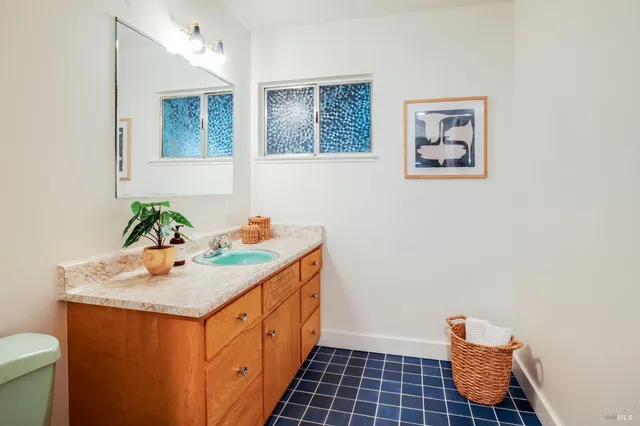 $1,395,000 | 5 Madrone Avenue, Woodacre, CA 94973