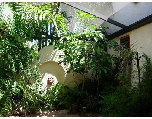 529 Sunset Road West Palm Beach, FL 33401 - Photo 11 of 12 Screened Courtyard