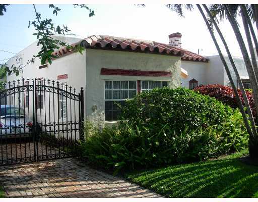 529 Sunset Road West Palm Beach, FL 33401 - Photo 3 of 12 Driveway/Gate