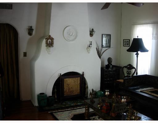 529 Sunset Road West Palm Beach, FL 33401 - Photo 5 of 12 Living Room