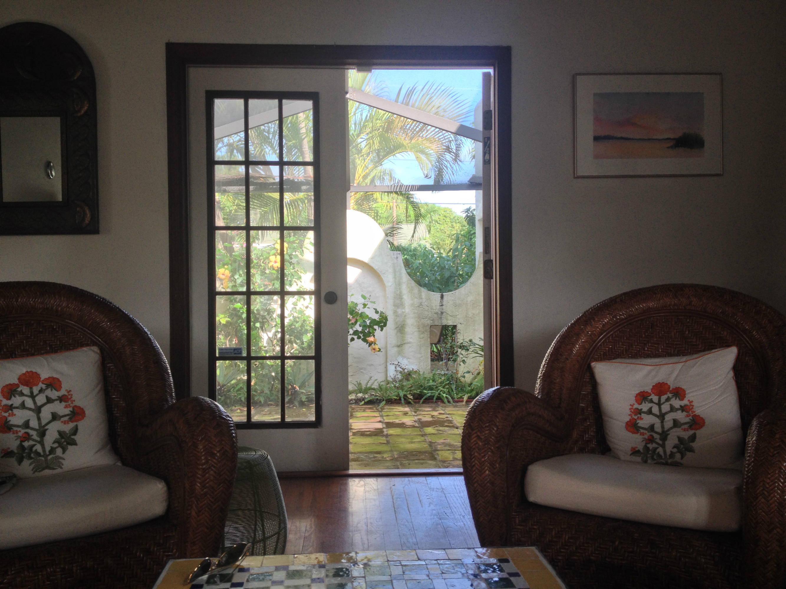 529 Sunset Road West Palm Beach, FL 33401 - Photo 7 of 12 Living Room