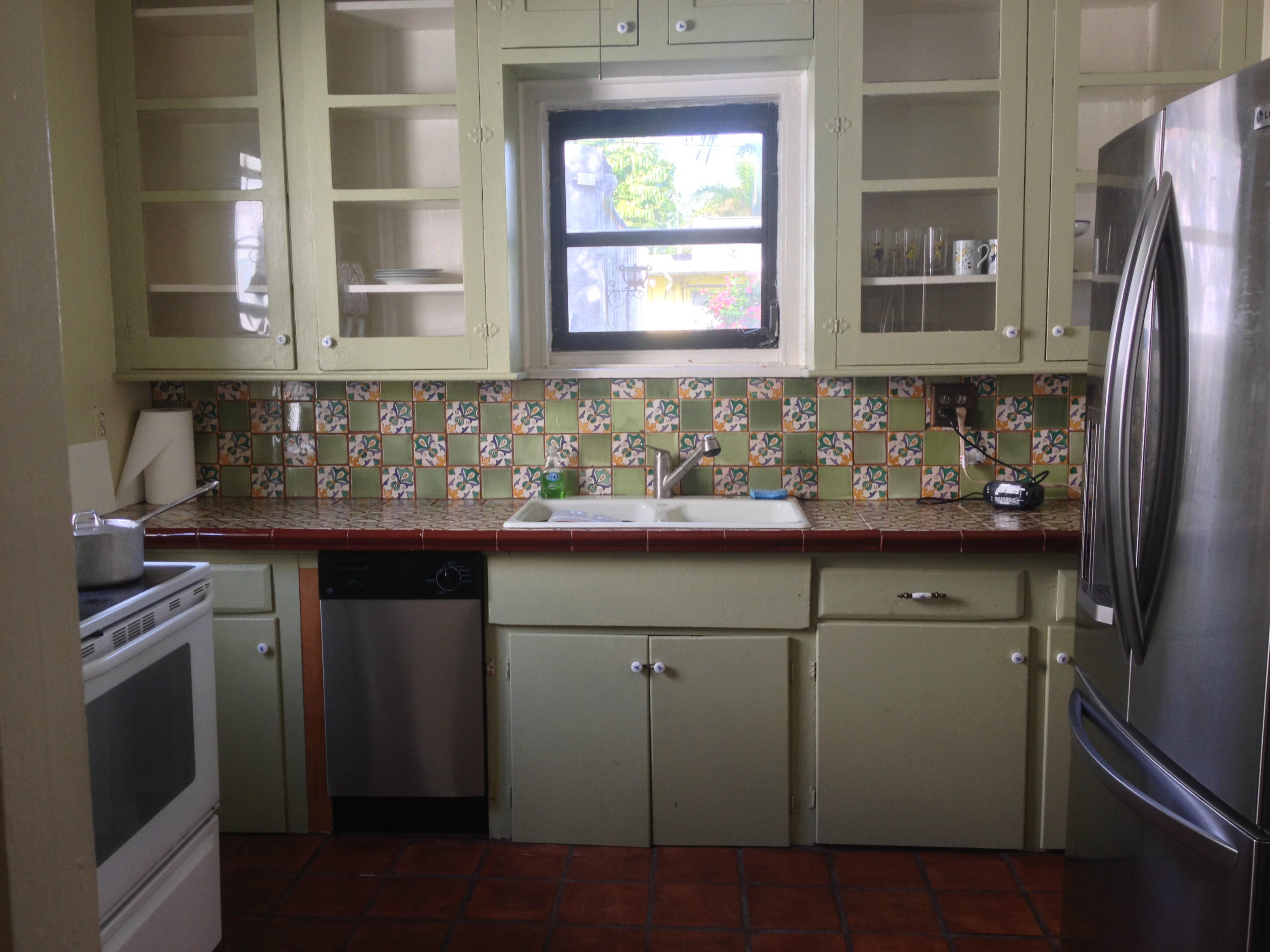 529 Sunset Road West Palm Beach, FL 33401 - Photo 9 of 12 kitchen