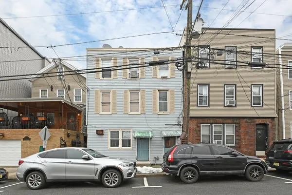 $2,245 | 319 5th Street, Unit 1, Union City, NJ 07087