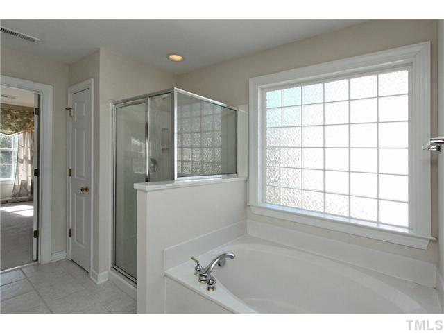 3101 Pyxis Court Raleigh, NC 27614 - Photo 17 of 25 Separate shower and Garden Tub