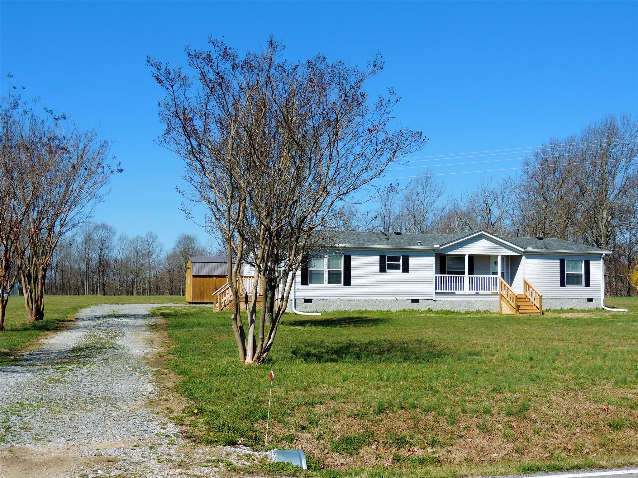 Nice long driveway with lots of parking