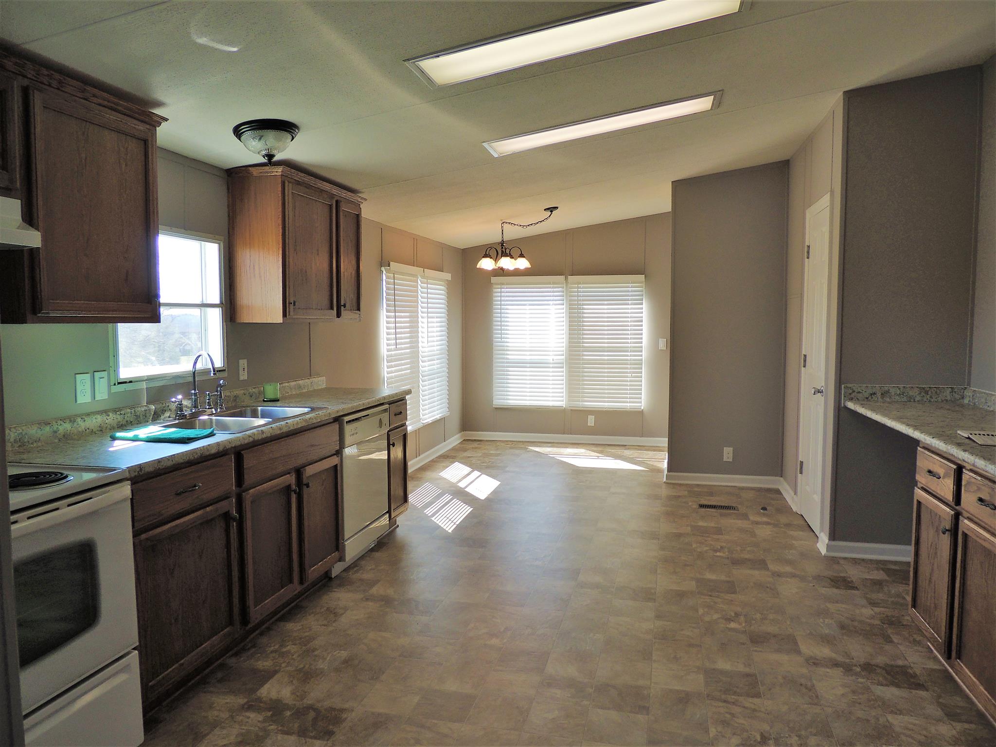 1457 Mt Vernon Road Bethpage, TN 37022 - Photo 10 of 22 View of kitchen and dining area