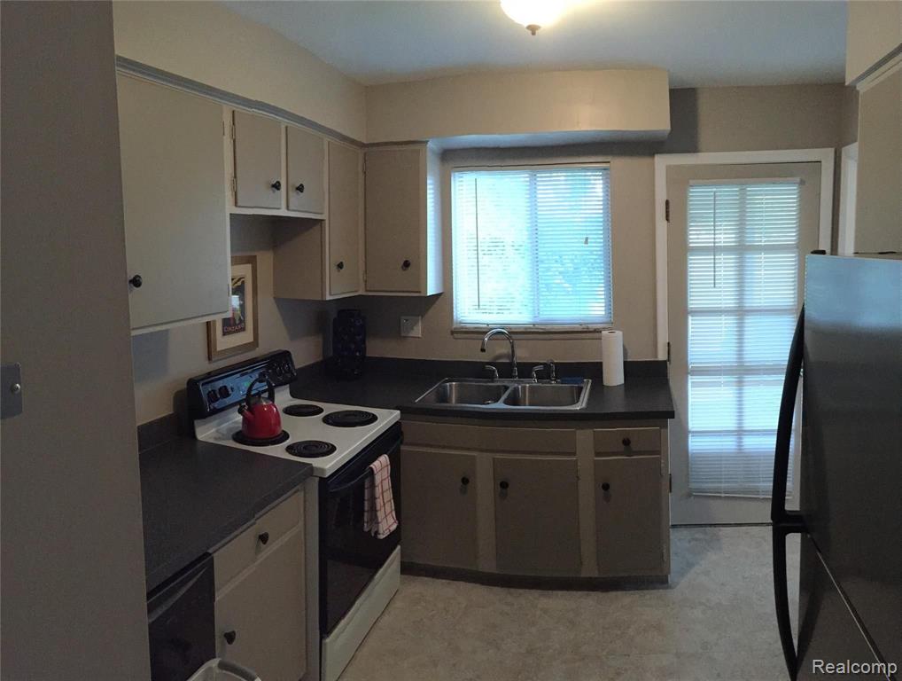 1004 Tottenham Road Birmingham, MI 48009 - Photo 11 of 11
