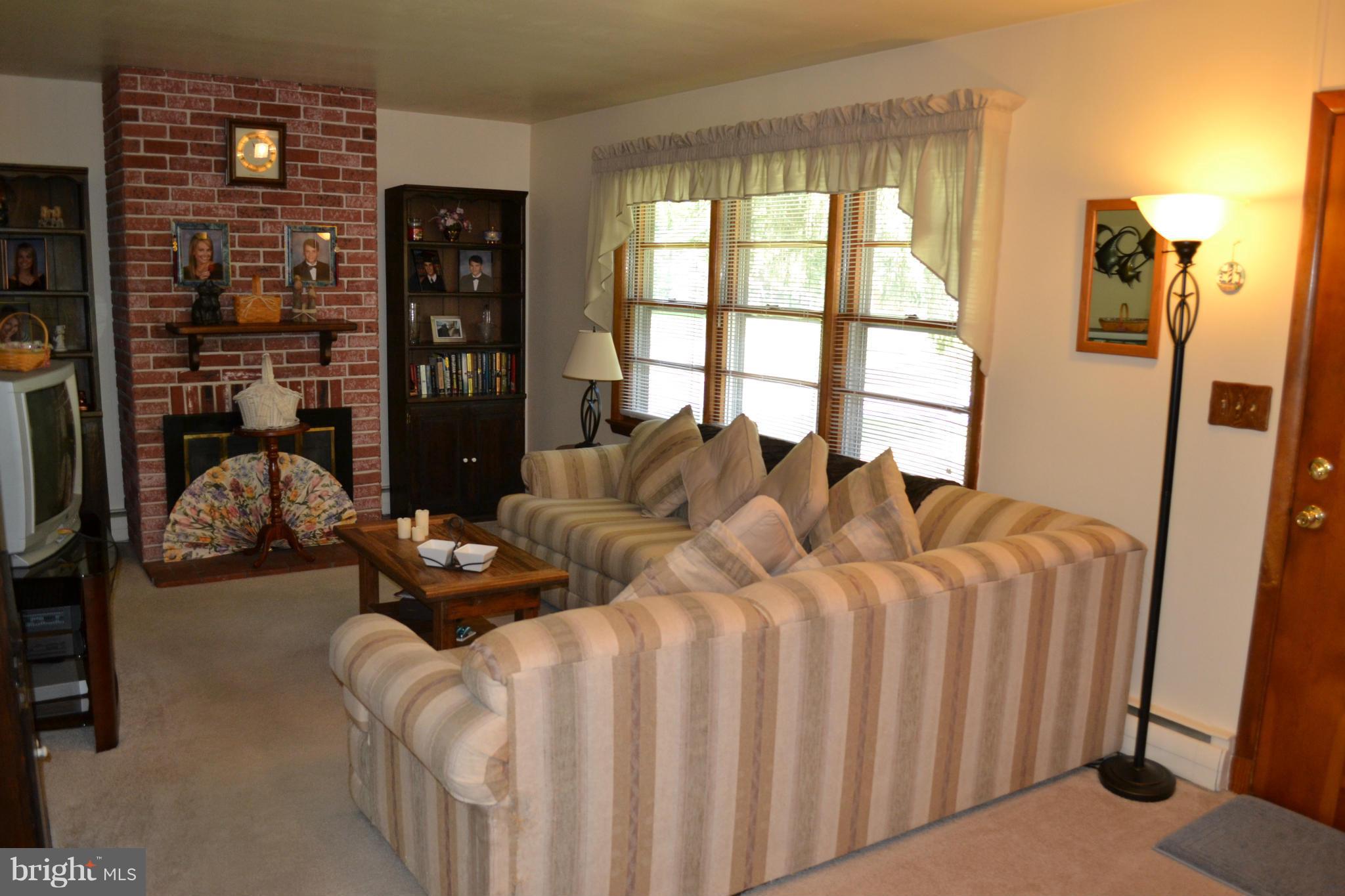 506 Prospect Road Mount Airy, MD 21771 - Photo 2 of 16 Living Room