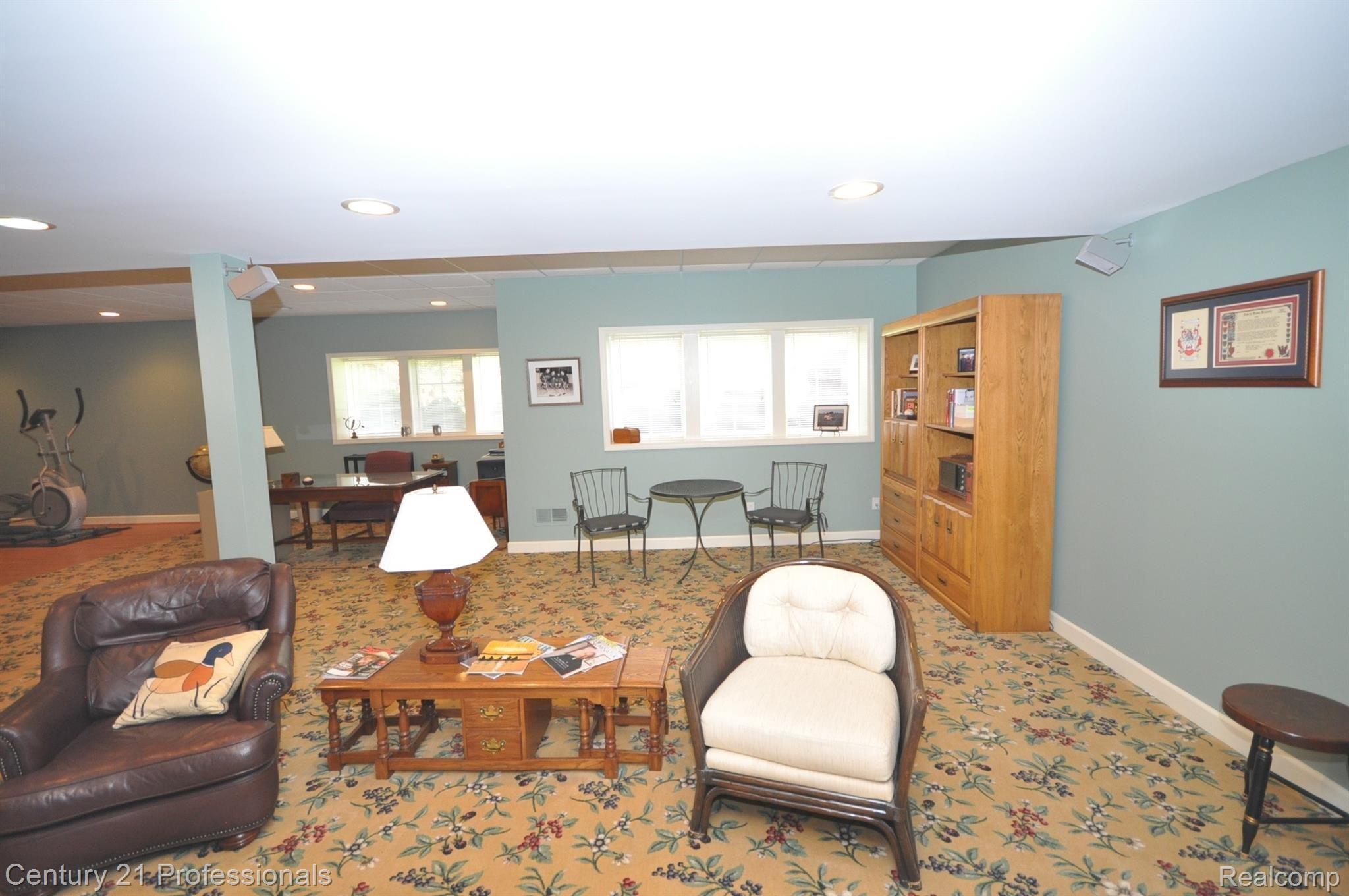 5045 Belmonte Drive Rochester, MI 48306 - Photo 34 of 52 33-5045 Belmonte.JPG